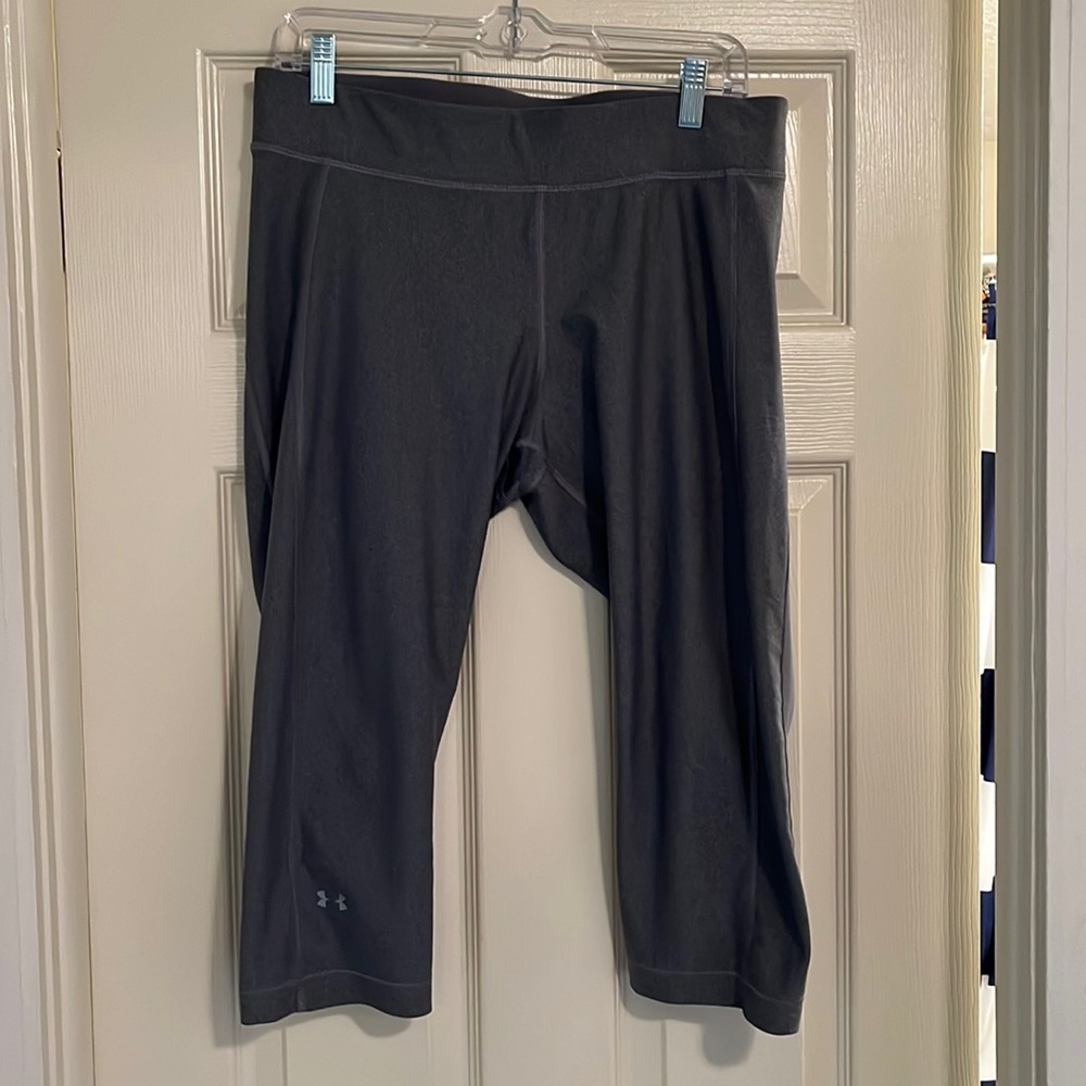 Under Armour grey capri’s